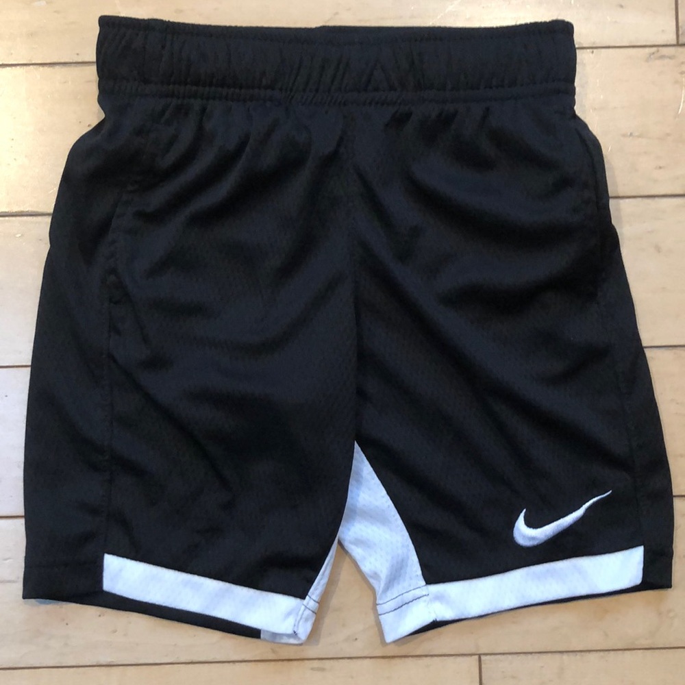 Nike DRI-FIT Boys Shorts Size 6/M